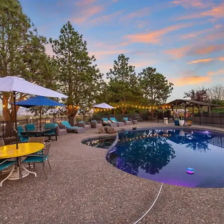 Modern Cotati Villa With Private Pool And Large Deck!